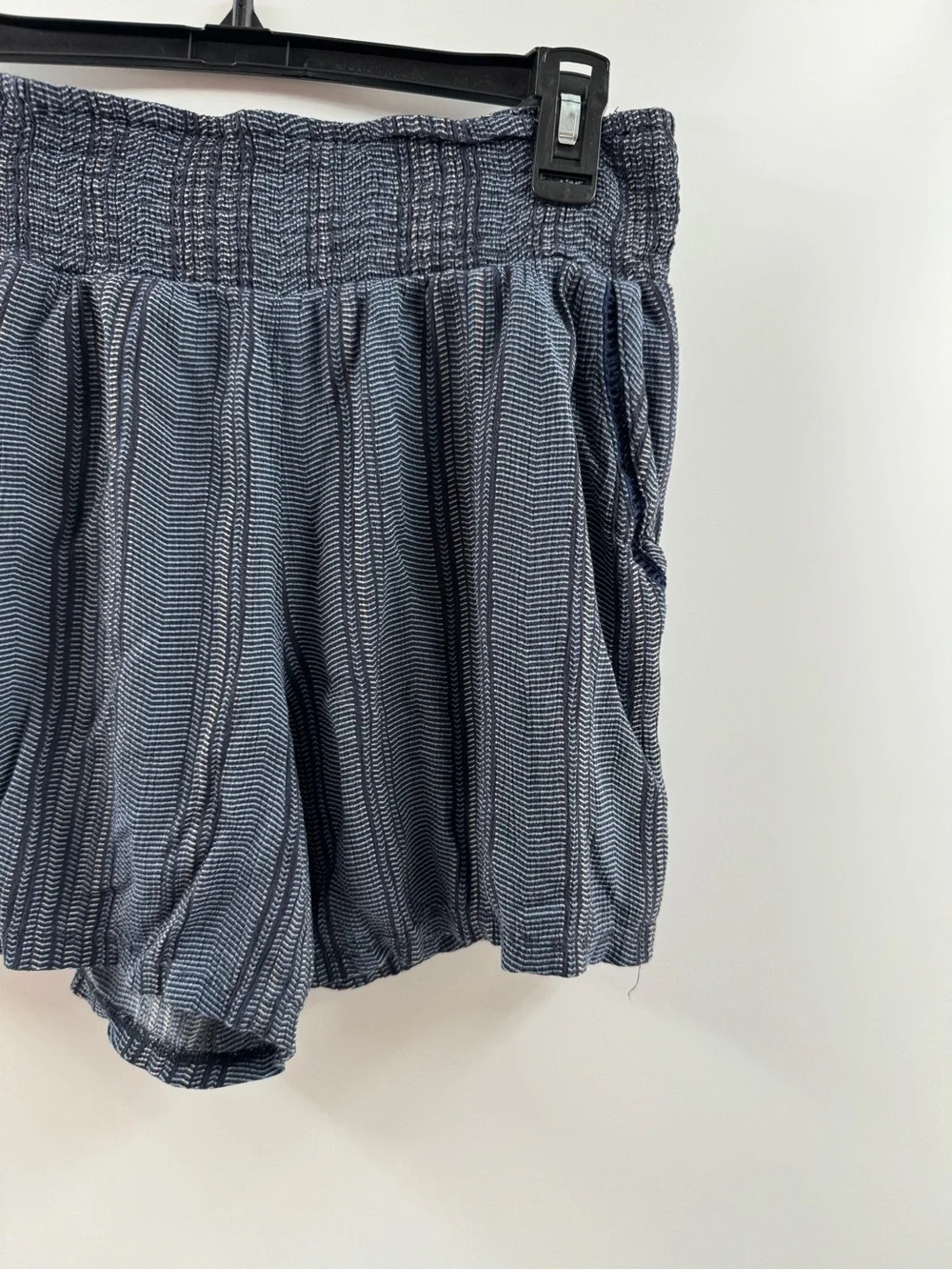 Three Dots Navy Blue Shorts with Pockets – Women’s Medium